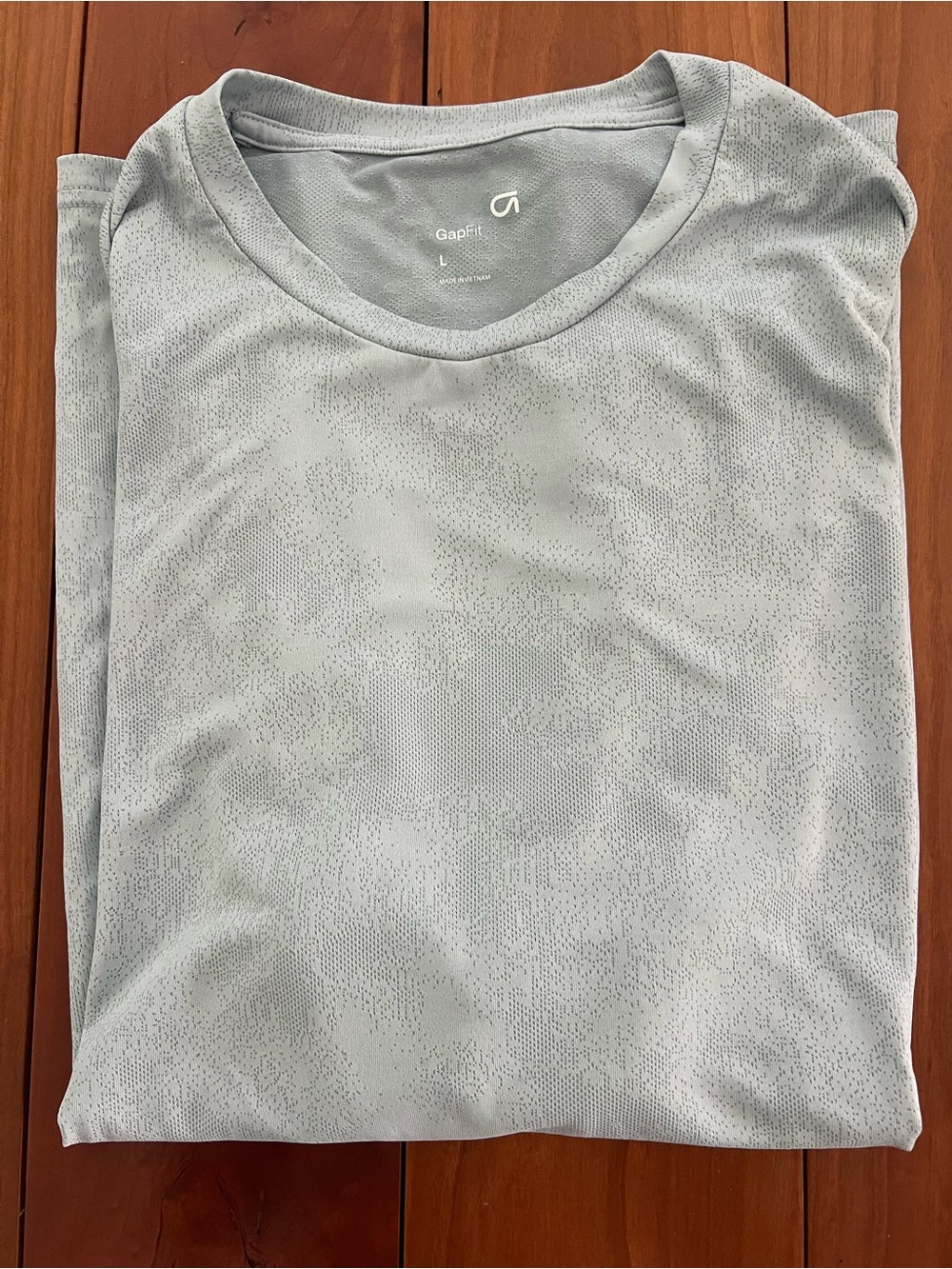 GAP Men's Light blue/Gray Performance Tee—NWOT!